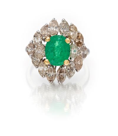Anello in oro bianco 750, smeraldo ovale ct. 1,70 e diamanti navette ct. 3,20