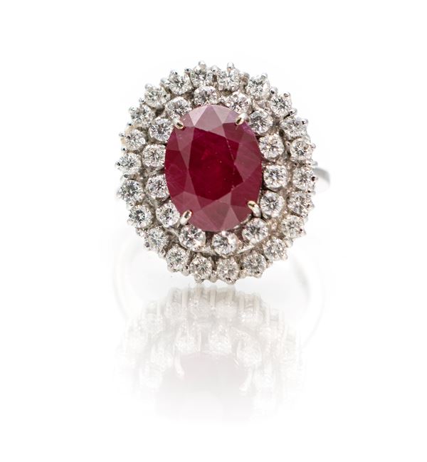 Anello in oro, rubino e brillanti