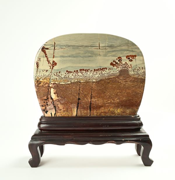 Schermo in pietra paesina su base in legno, Cina, XX secolo