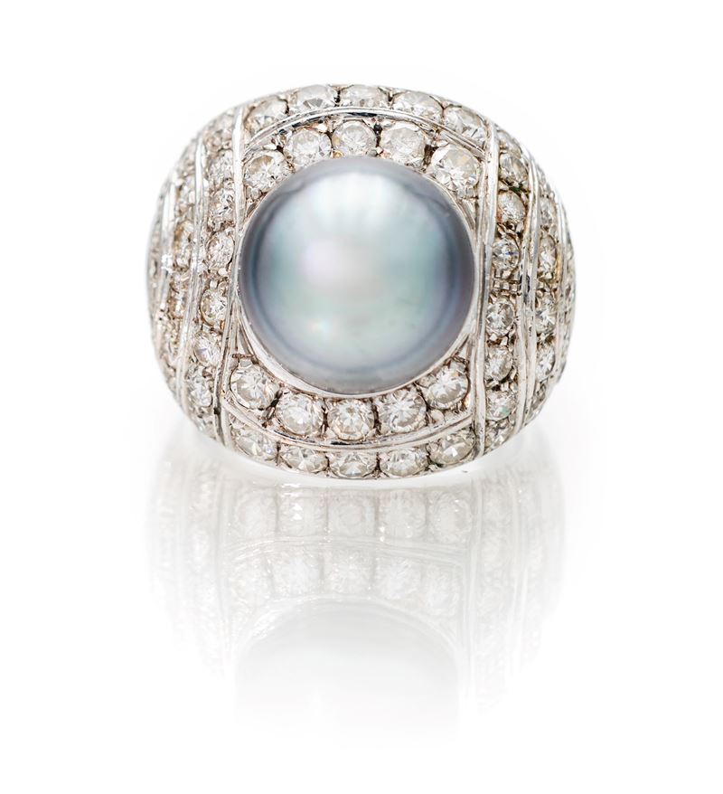 Anello in oro bianco 750/000, perla Tahiti e brillanti