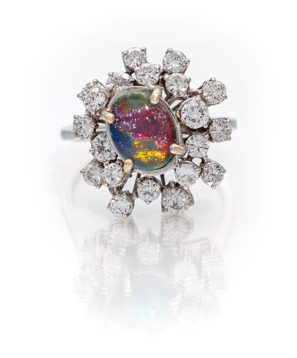 Anello a fiore in oro, brillanti ed opale