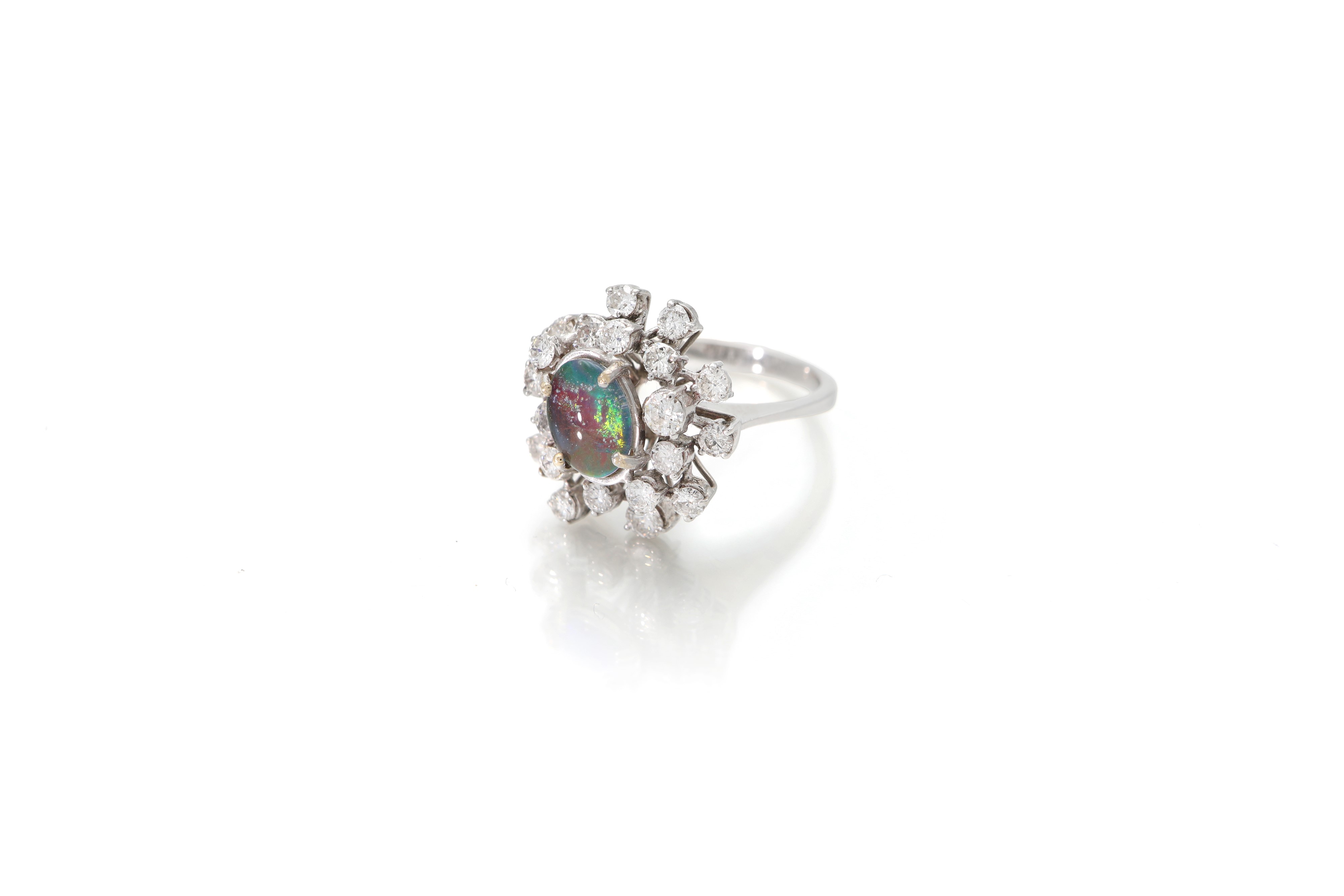 Anello a fiore in oro bianco 750, brillanti e opale
