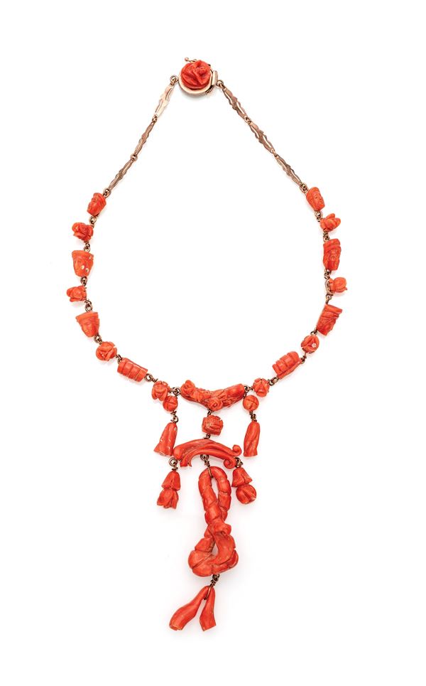 Pettorale in oro, corallo.