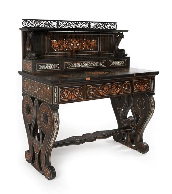 Scrivania da centro con alzata decorata da eleborati intarsi, Firenze, bottega di Luigi e Angiolo Falcini, XIX secolo