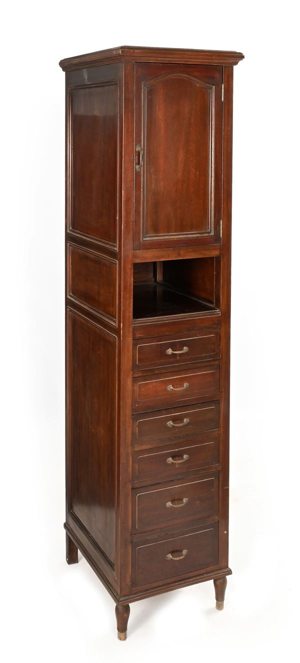 Mobile verticale in mogano, Inghilterra, XX secolo