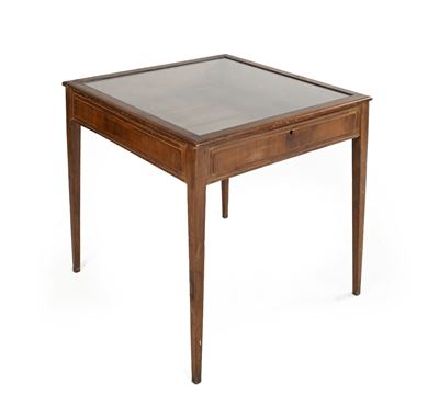 Tavolo vetrina quadrangolare con gambe rastremate, cm 73,5x76,5x76,5
