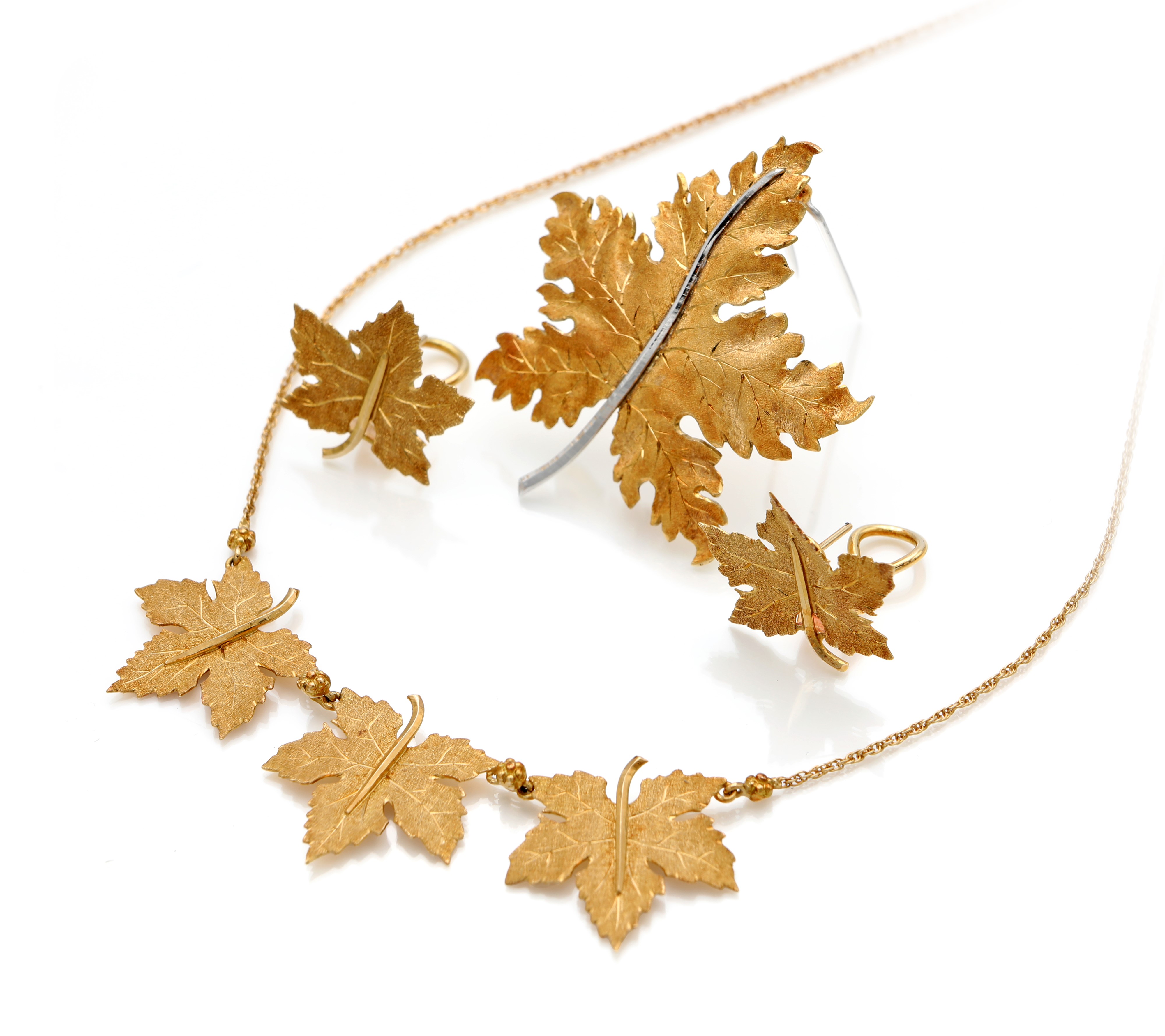 Federico Buccellati, parure di girocollo, orecchini e spilla in oro