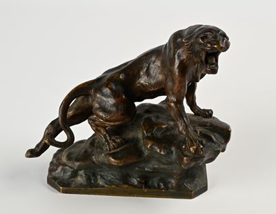 Pantera ruggente, scultura in bronzo