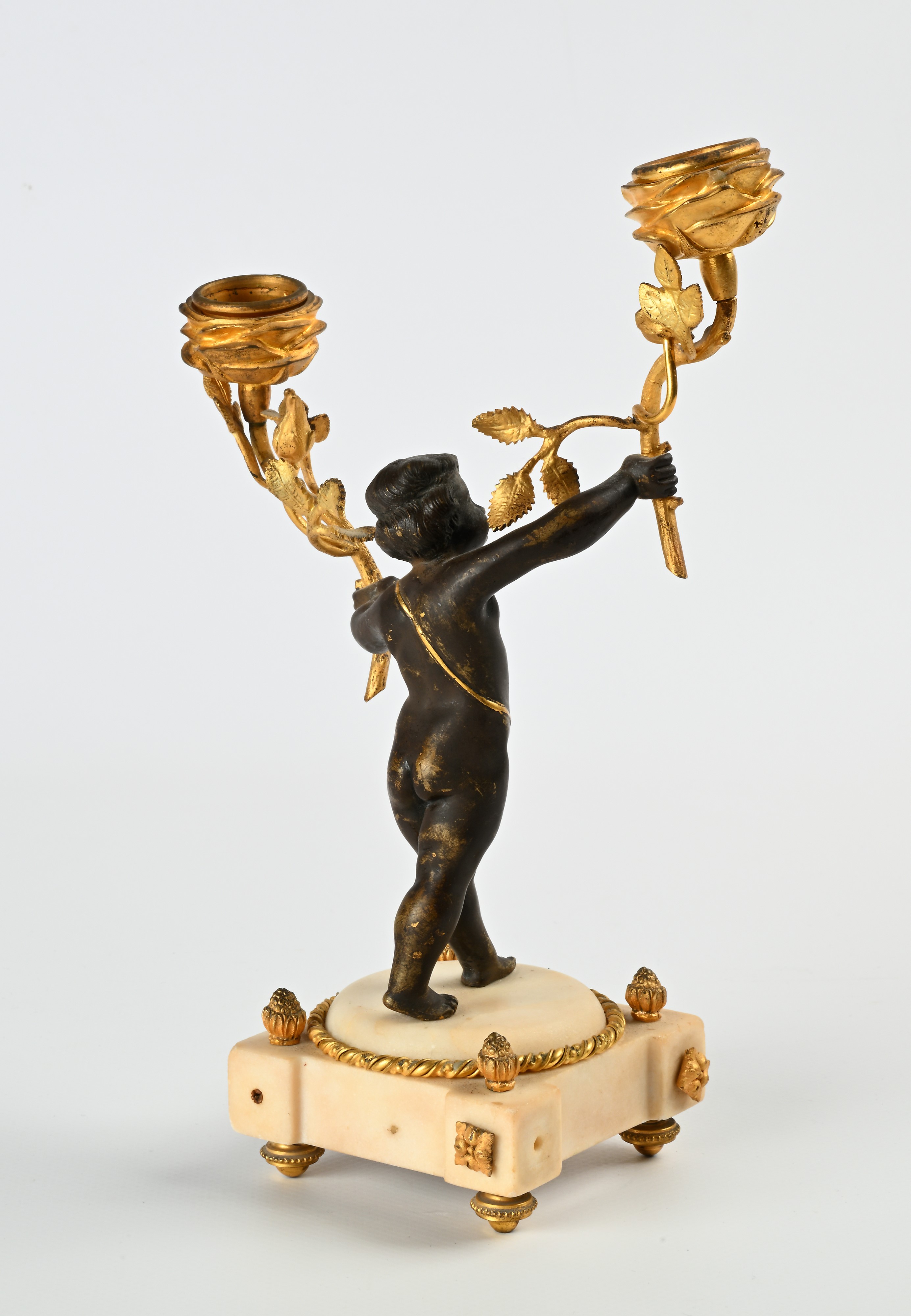 Piccolo candeliere in bronzo a due luci, XVIII secolo