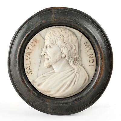 Medaglione circolare in marmo bianco raffigurante 'Salvator Mundi' con cornice modanata, XVIII se...