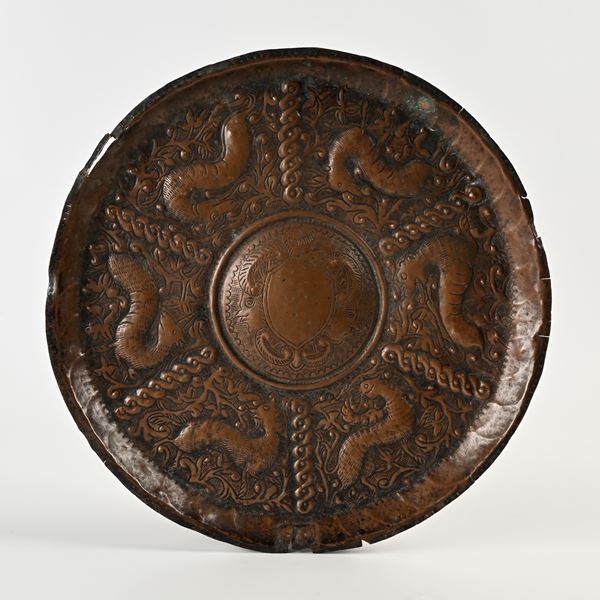 Piatto elemosiniere in rame, XVII secolo