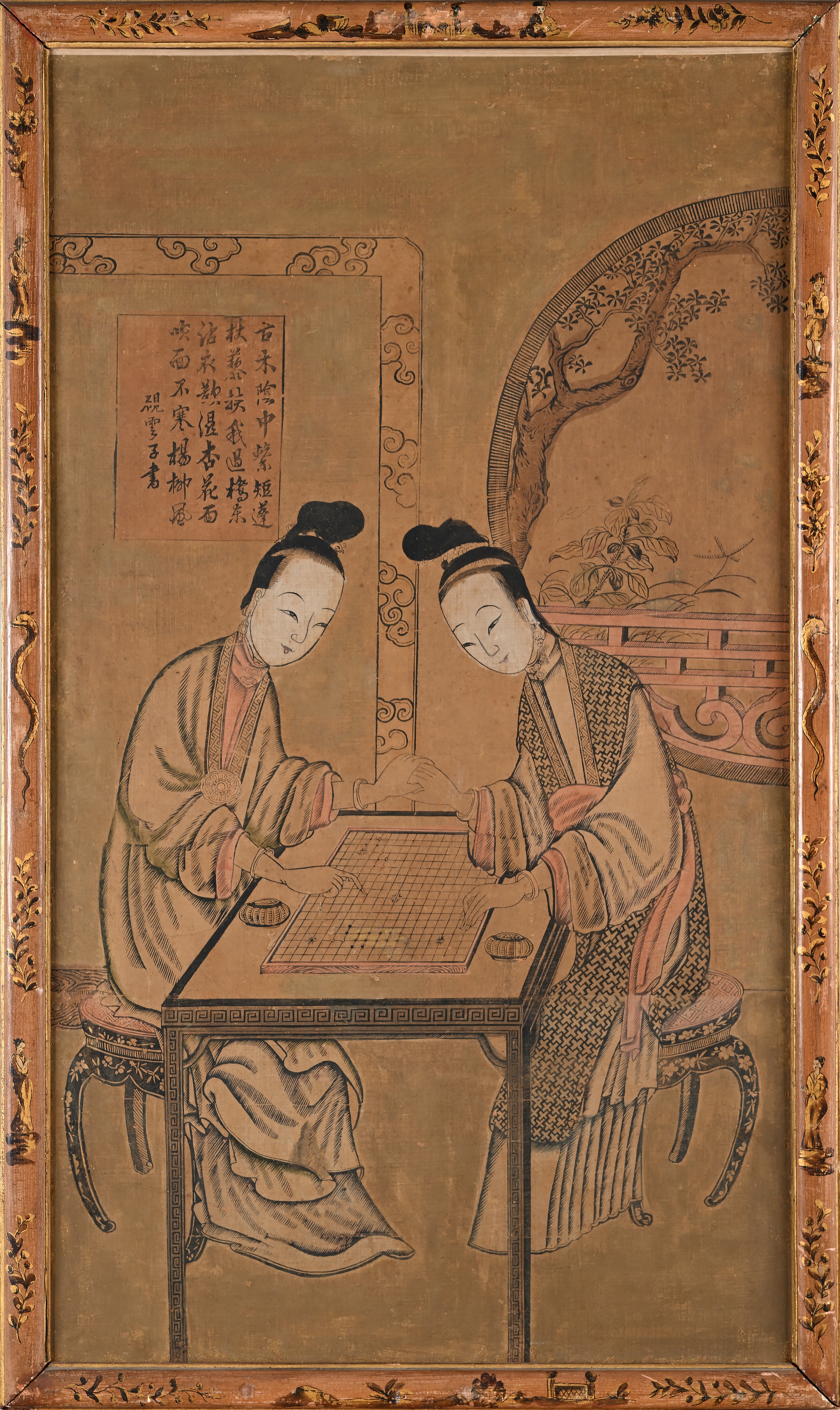 a) Giocatrici di Weiqi b) Donna e bimbi in un contesto tradizionale