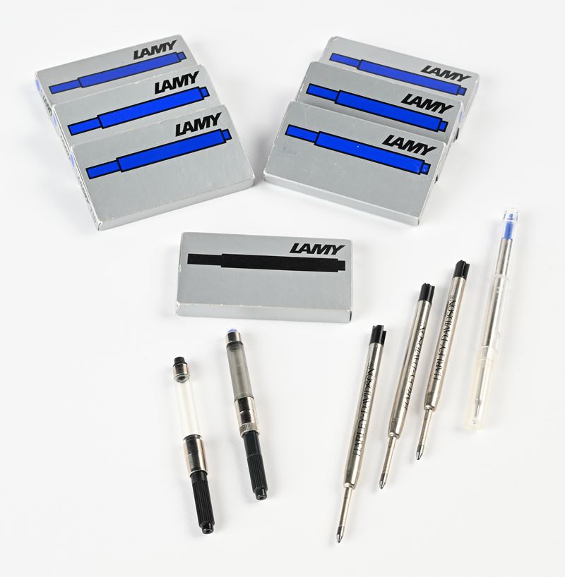 Lotto di accessori per scrittura: 2 caricatori d'inchiostro, 3 refill Harley-Davidson, 1 refill A...