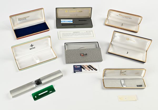 Lotto 8 astucci originali per penne: Olivetti, 2 Ballograf (1 per modello Epoca), Ferrari (con garanzia), Grand Tech (con istruzioni e garanzia), Quill (con garanzia), Kartro, Westar  - Asta ASTA A TEMPO - Penne e Accessori da Scrivania - Casa d'Aste Arcadia