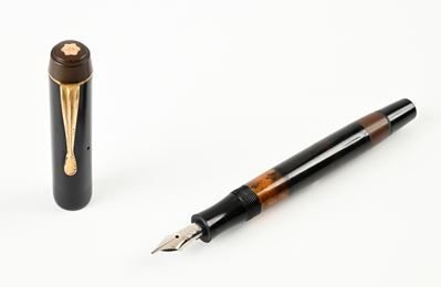Montblanc, Penna stilografica D.R.P. 652405 con finitura in vernice nera e metallo dorato