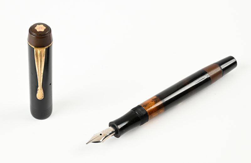 Montblanc, Penna stilografica D.R.P. 652405 con finitura in vernice nera e metallo dorato
