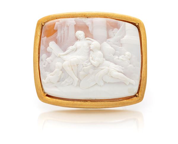 Spilla in oro e cammeo