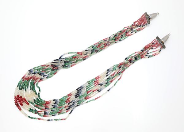 Collana con zaffiri, rubini e smeraldi