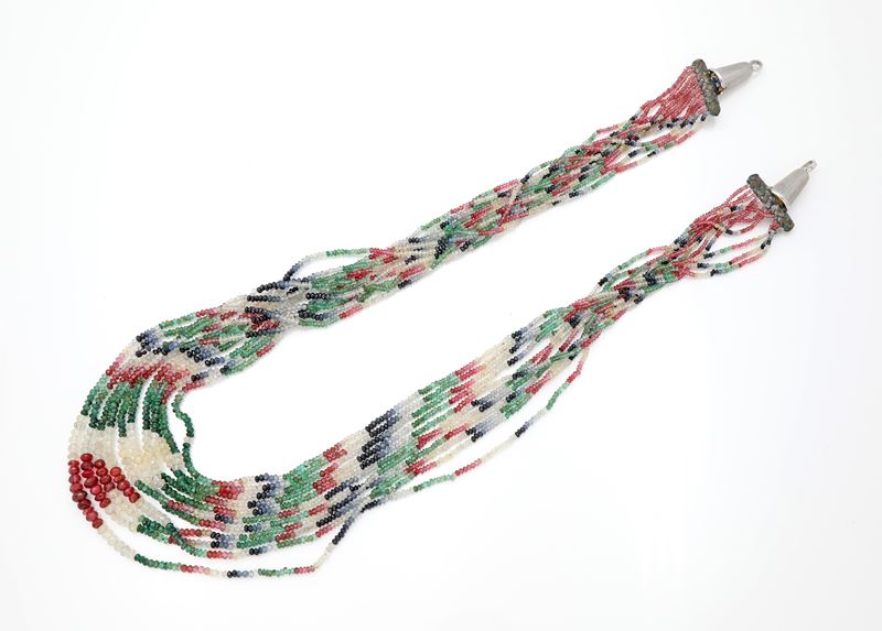Collana con zaffiri, rubini e smeraldi