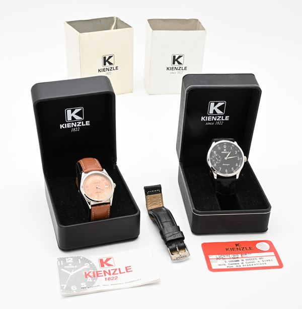 Kienzle 640/1330 - Orologio da polso automatico (ETA 2824) da uomo con datario in acciaio con fondello scheletrato e quadrante salmone; Kienzle Mecanique 610/6080 - Orologio da polso a carica meccanica da uomo in acciaio con quadrante nero