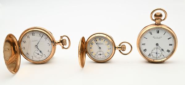 3 orologi da tasca remontoir con scappamento ad ancora e casse incise in metallo placcato oro giallo: 2 Waltham a savonette ed 1 Elgin