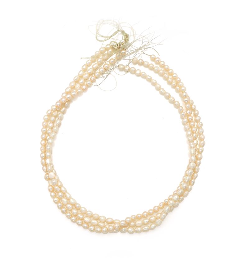 Gruppo di 3 fili di perle