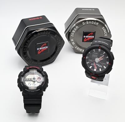 Casio G-shock - 2 Orologi da Polso al Quarzo Chrono e Alarm da Uomo in Plastica e Gomma con Cintu...