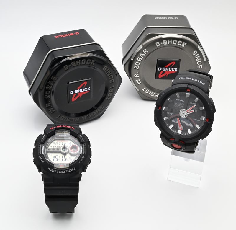 Casio G-shock - 2 Orologi da Polso al Quarzo Chrono e Alarm da Uomo in Plastica e Gomma con Cintu...