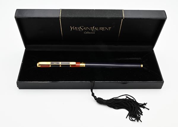 Yves Saint Laurent - Penna a sfera in metallo e smalto  - Asta ASTA A TEMPO - Penne e Accessori da Scrivania - Casa d'Aste Arcadia