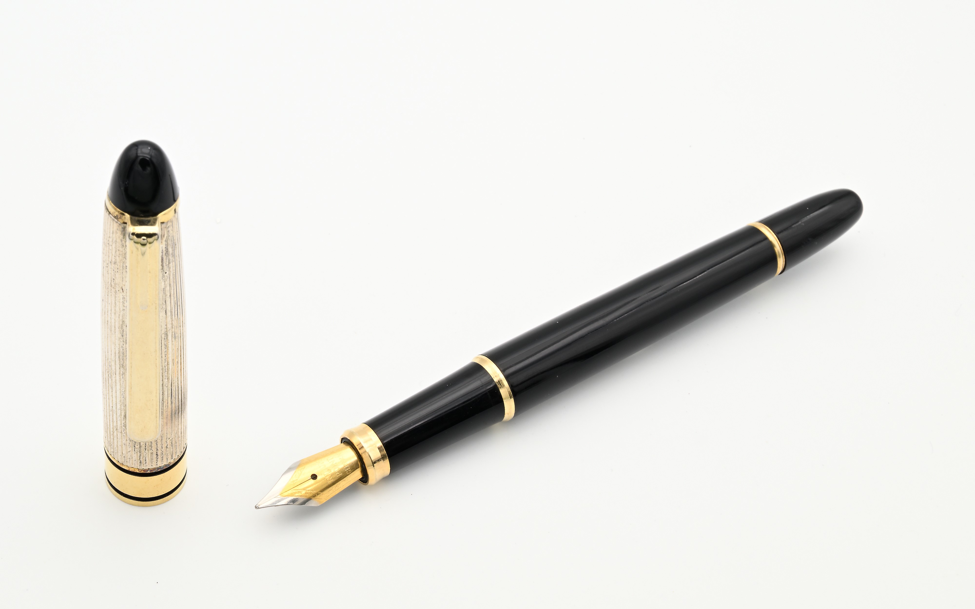 Essegi Auriga, Penna stilografica in resina nera con cappuccio in argento sterling 925/000