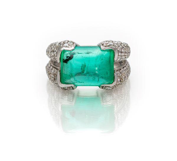 Anello a trombino in oro, smeraldo e brillanti