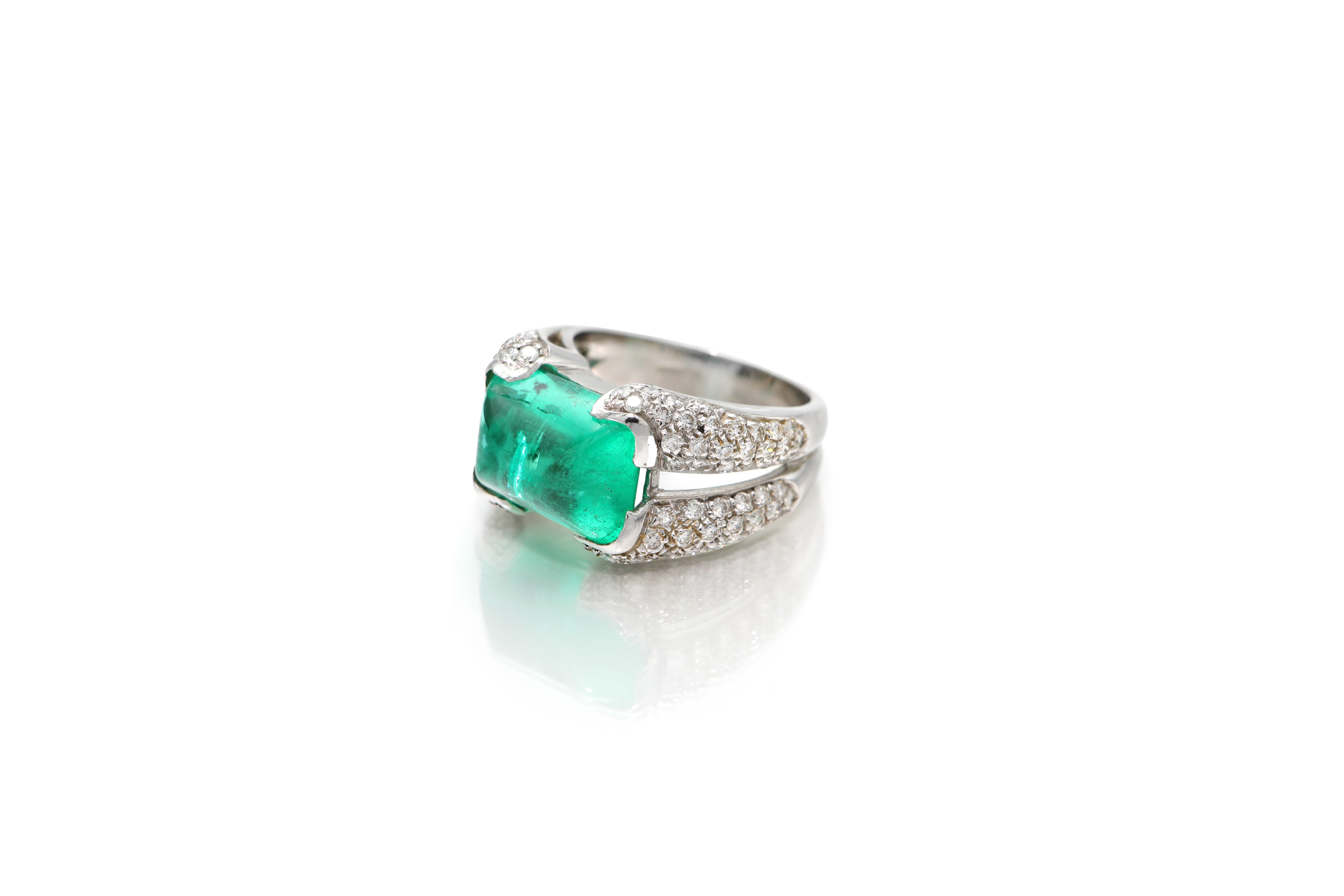 Anello a trombino in oro, smeraldo e brillanti