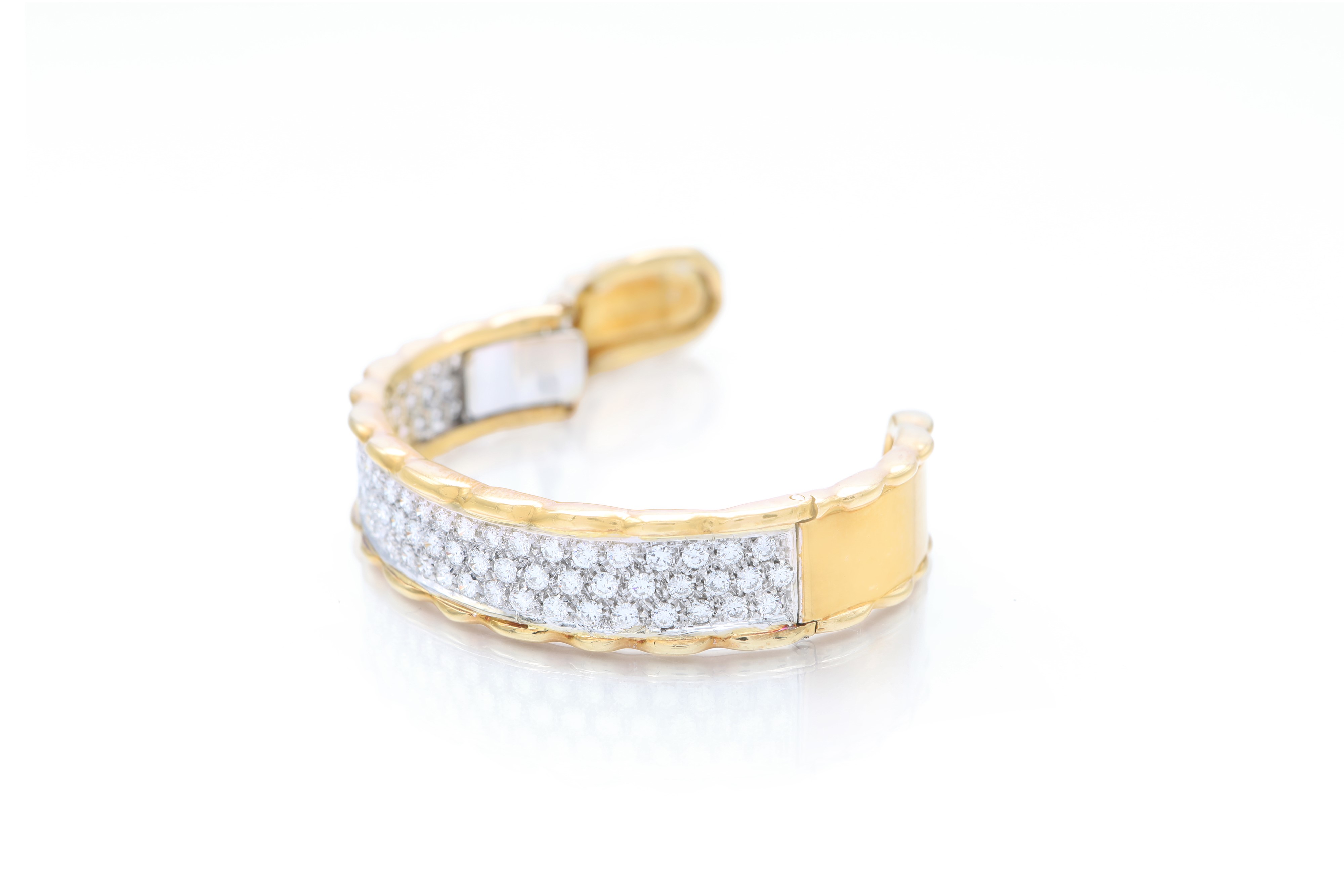 Bracciale semirigido in oro e brillanti
