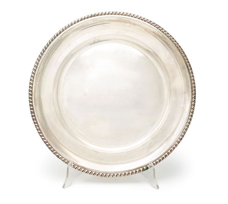 Piatto da portata in argento 800/000 di forma circolare