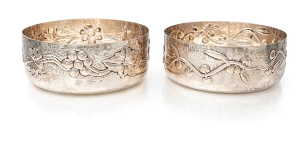 Due vaschette circolari con tralci sbalzati, Calegaro, Padova