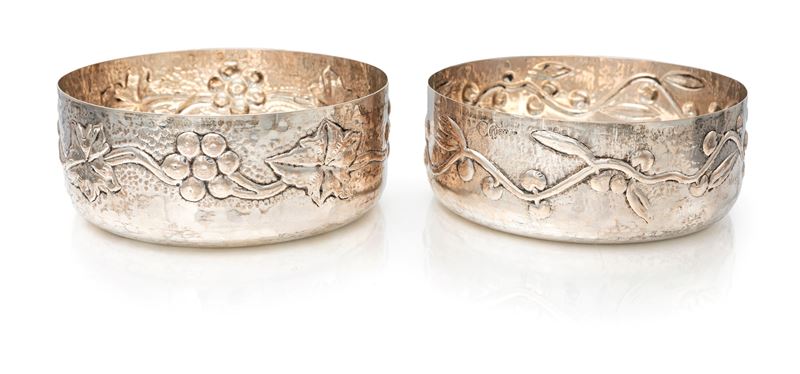 Due vaschette circolari con tralci sbalzati, Calegaro, Padova