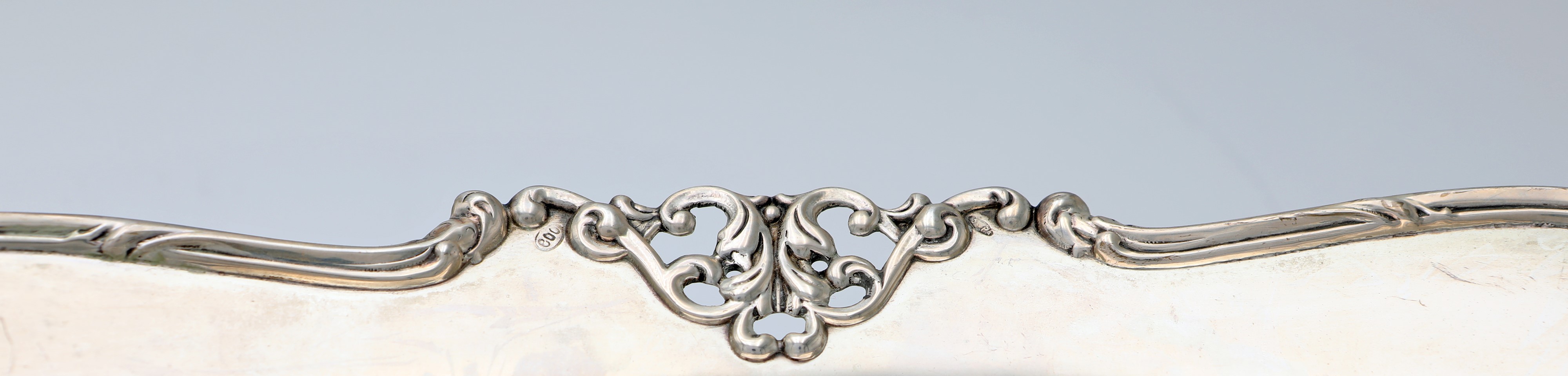 Centrotavola ovale in argento, 5x27x18,5 cm, gr. 210