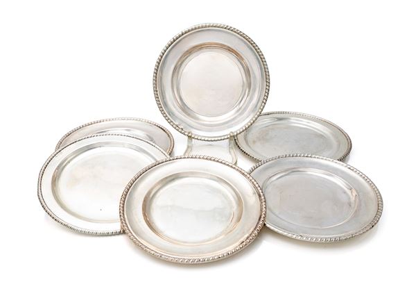 Sei piattini in argento dalle simili caratteristiche