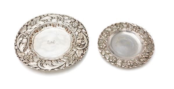 Due piattini diversi con tesa sbalzata