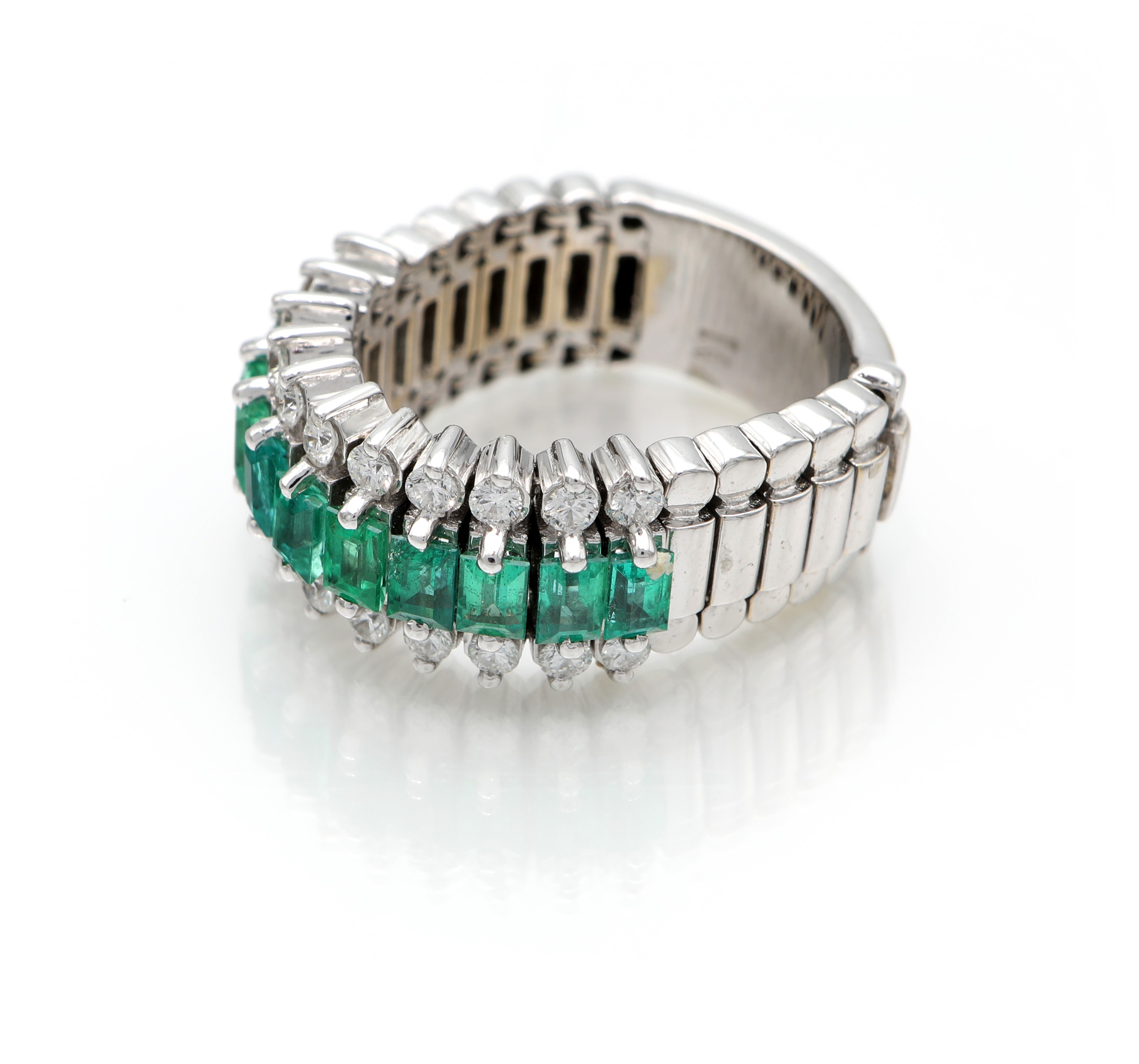 D&D Gioielli - Anello in oro brillanti e smeraldi