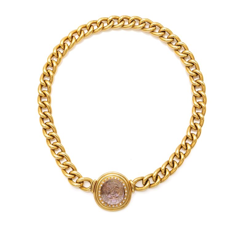 Furst, collana in oro, pasta vitrea incisa e brillanti