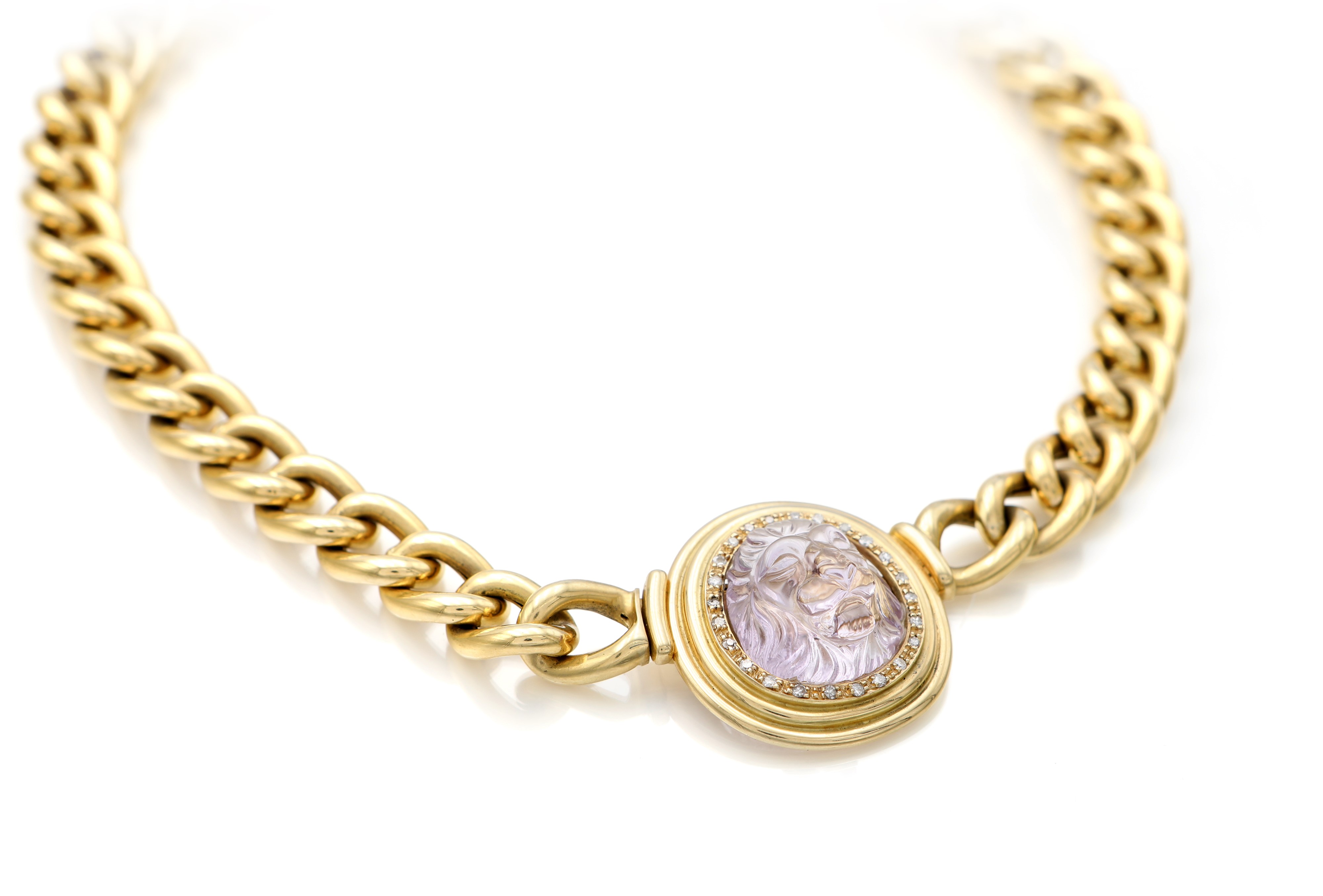 Furst, collana in oro, pasta vitrea incisa e brillanti