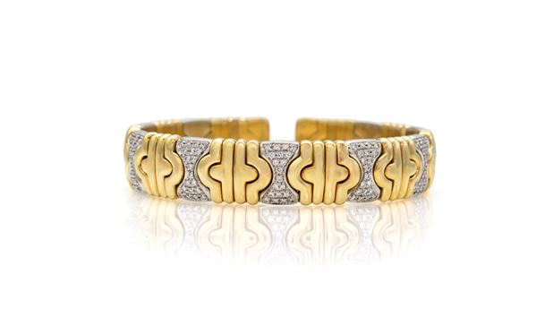 Bracciale rigido tipo Parentesi di Bulgari in oro e brillanti