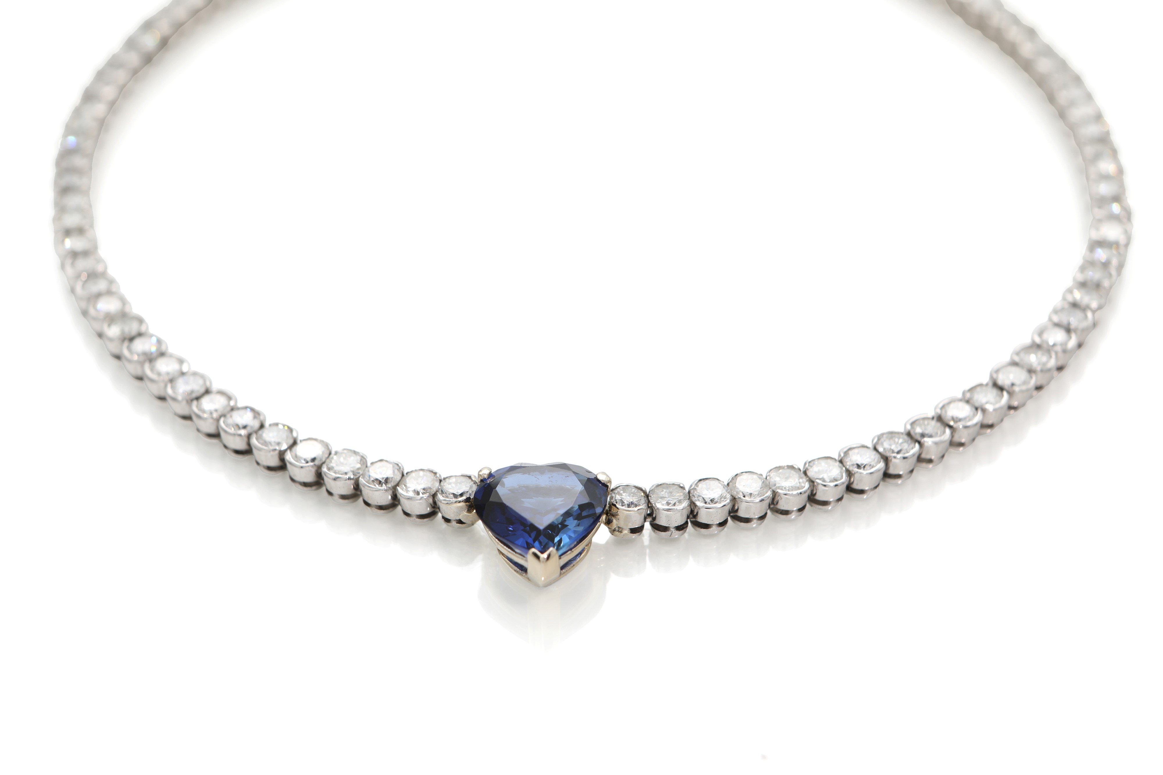 Collier de chien in oro, brillanti e zaffiro centrale