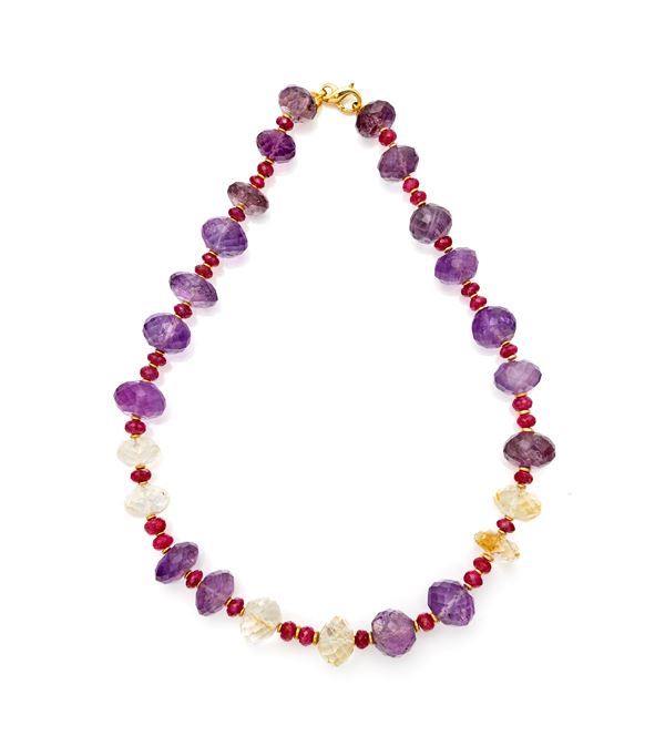 Collana in oro, rubini, ametiste e quarzi