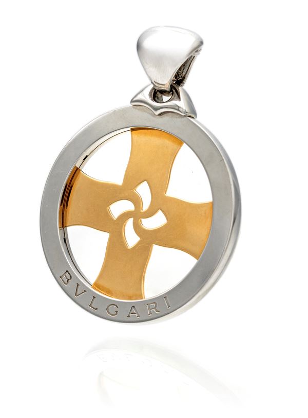 Bulgari, pendente croce in oro e acciaio