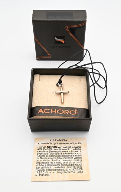 Ciondolo a forma di croce, acciaio e bronzo, Achorò