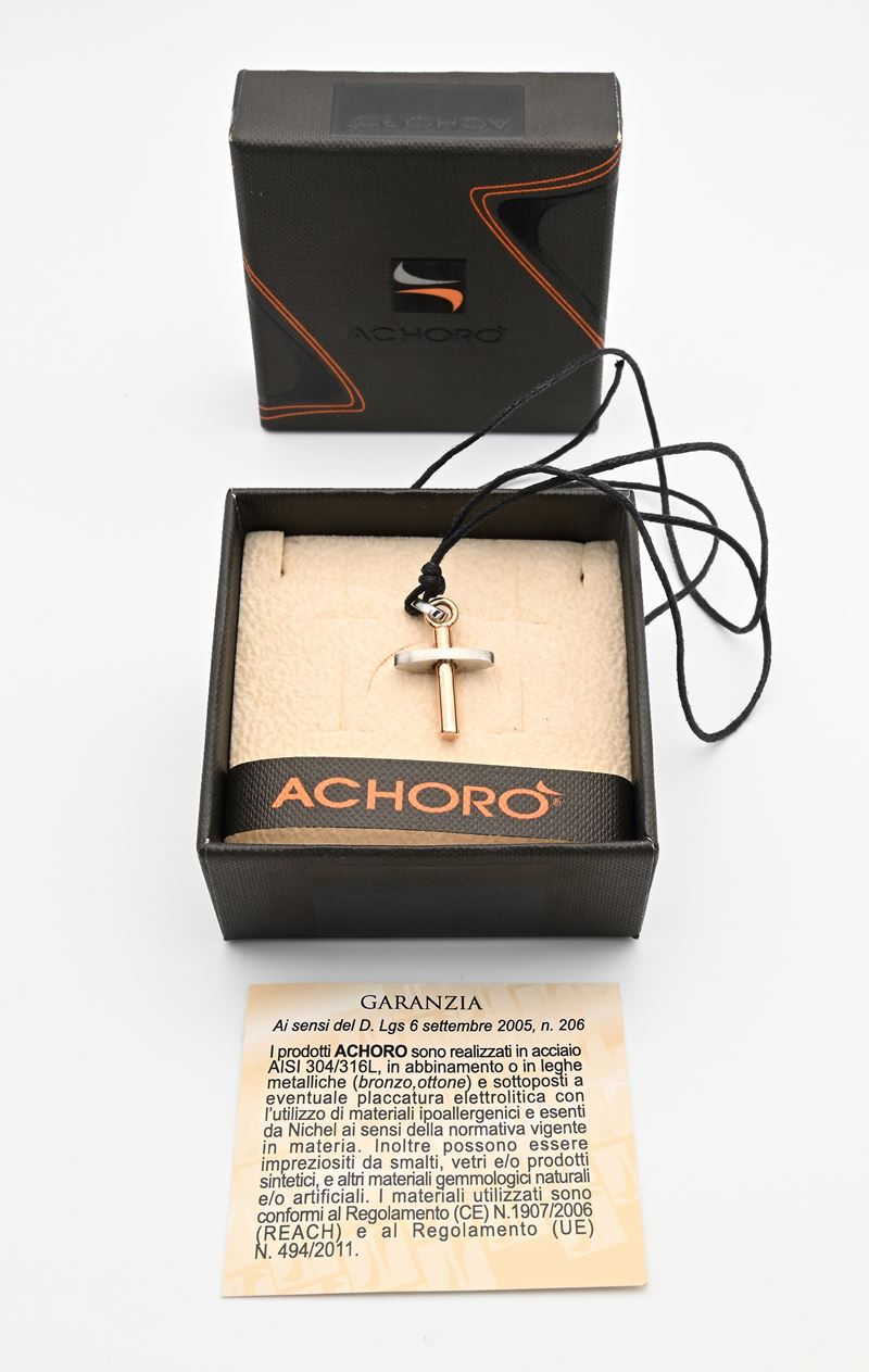 Ciondolo a forma di croce, acciaio e bronzo, Achorò