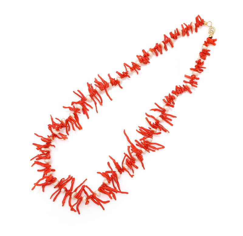 Collana in corallo e perle