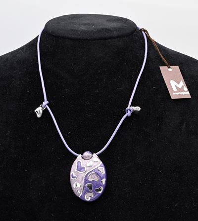 Meneghetti, Ciondolo in argento 925 e smalto con dettagli in argento 925 e cordone in tela